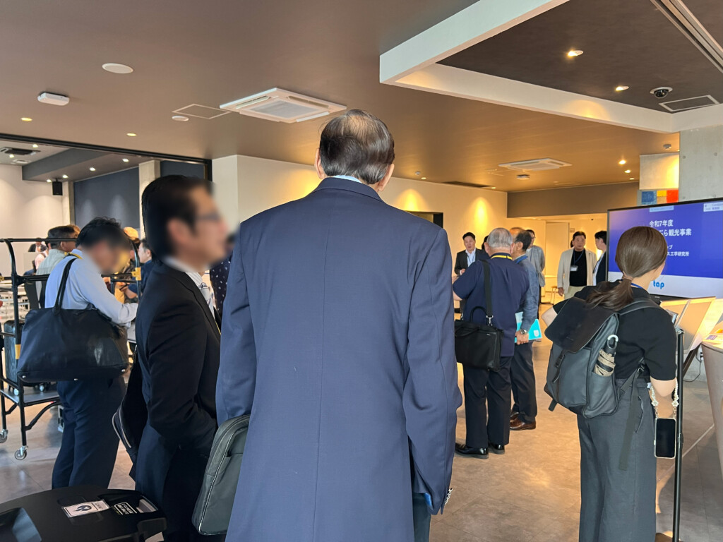 THL THE WEEKの会場がたくさんの参加者で賑わっている様子