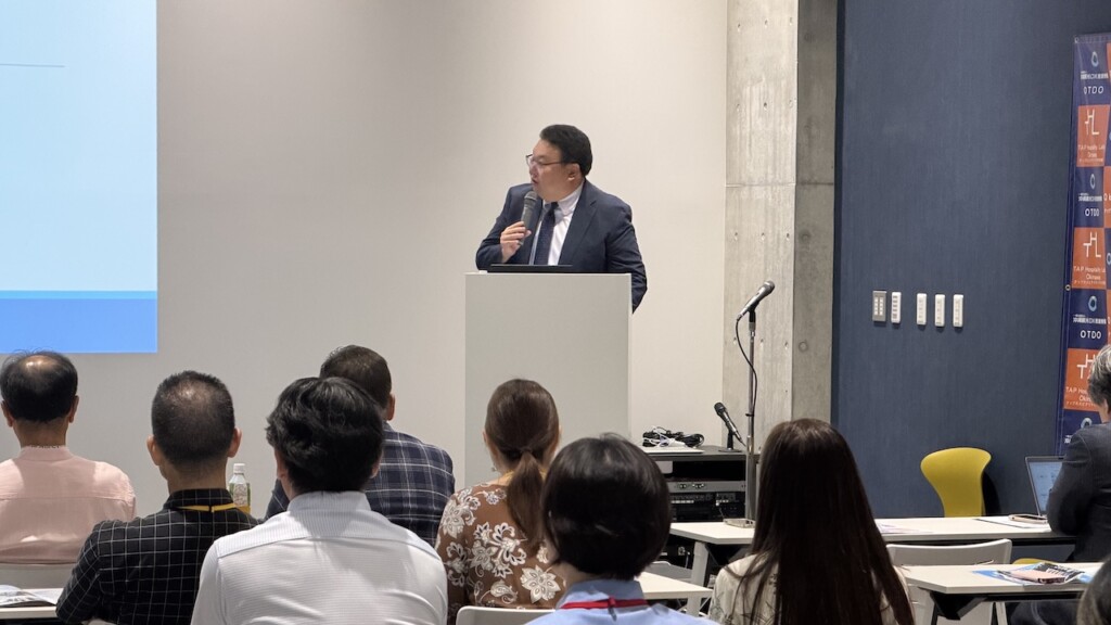 講演している鳥海高太朗氏